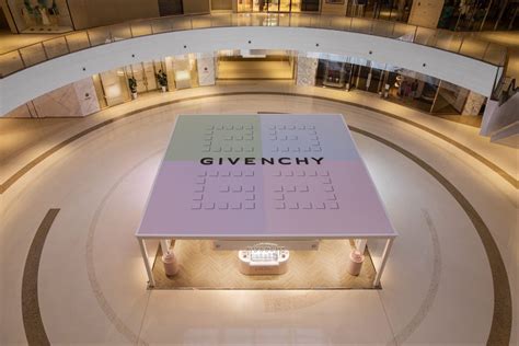 givenchy pop up